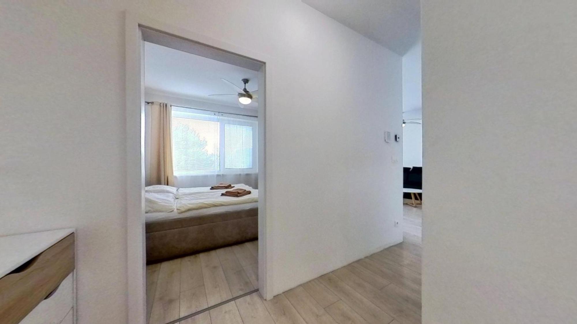 Air-Conditioned 2 Room Apartment, With Terrace, Rovinka, 302 Buitenkant foto