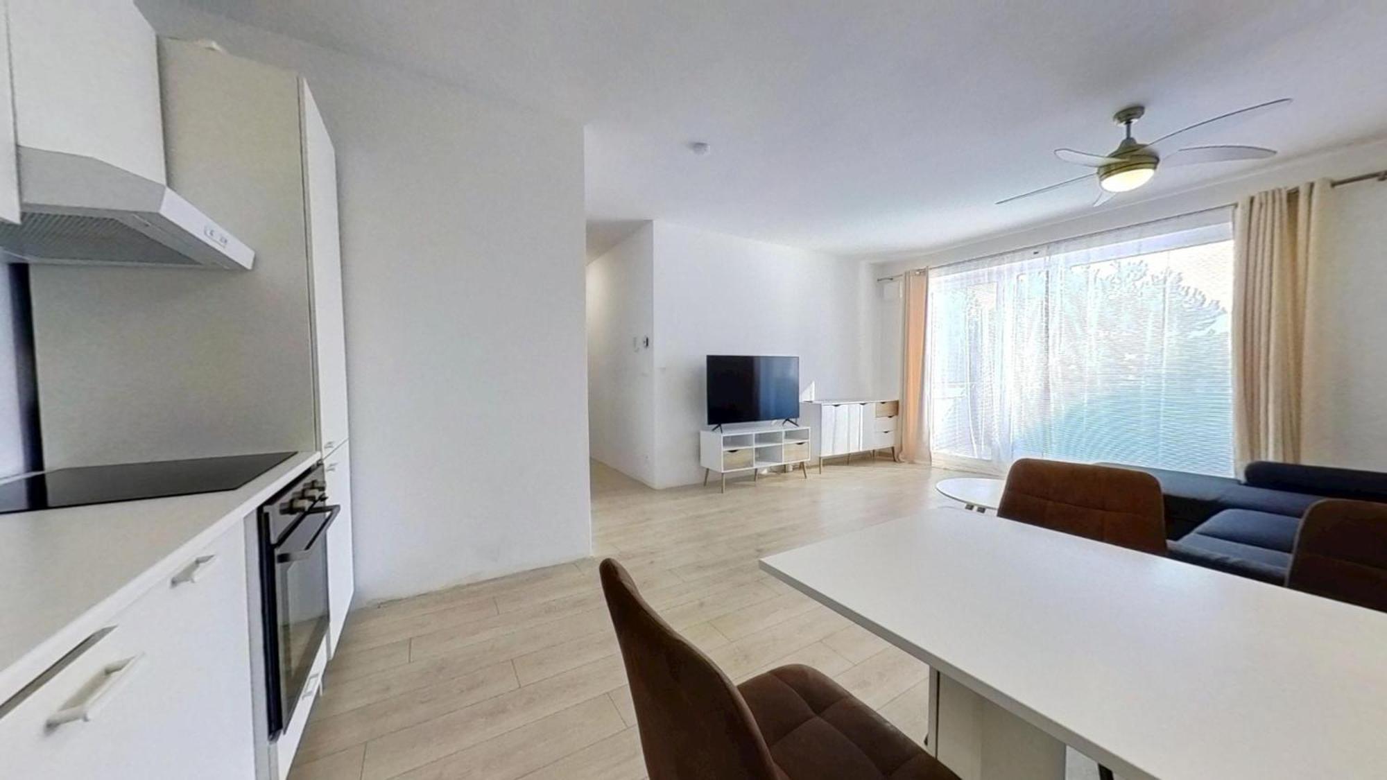 Air-Conditioned 2 Room Apartment, With Terrace, Rovinka, 302 Buitenkant foto